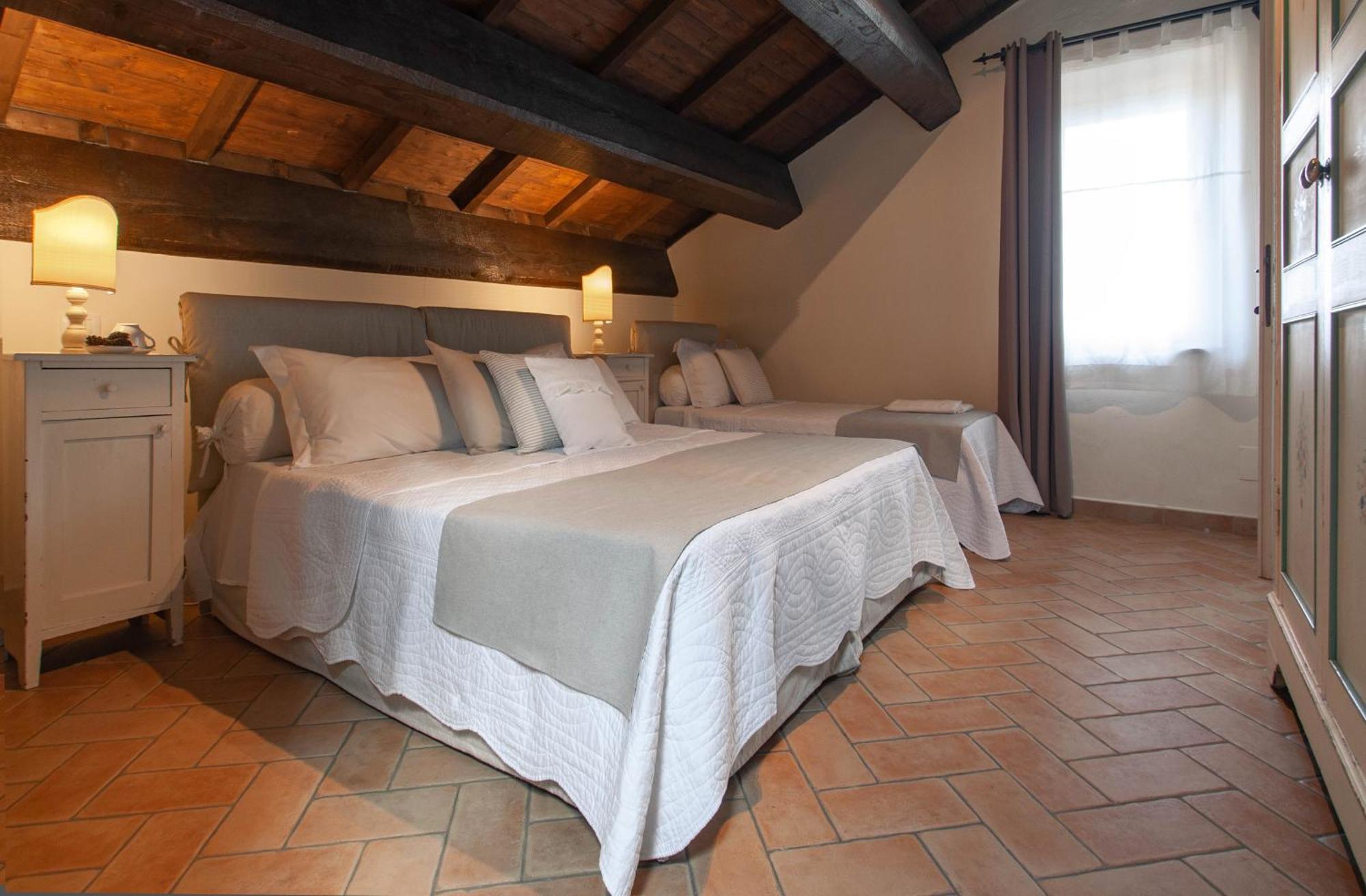 הוילה גוביו Antica Residenza Montereano חדר תמונה